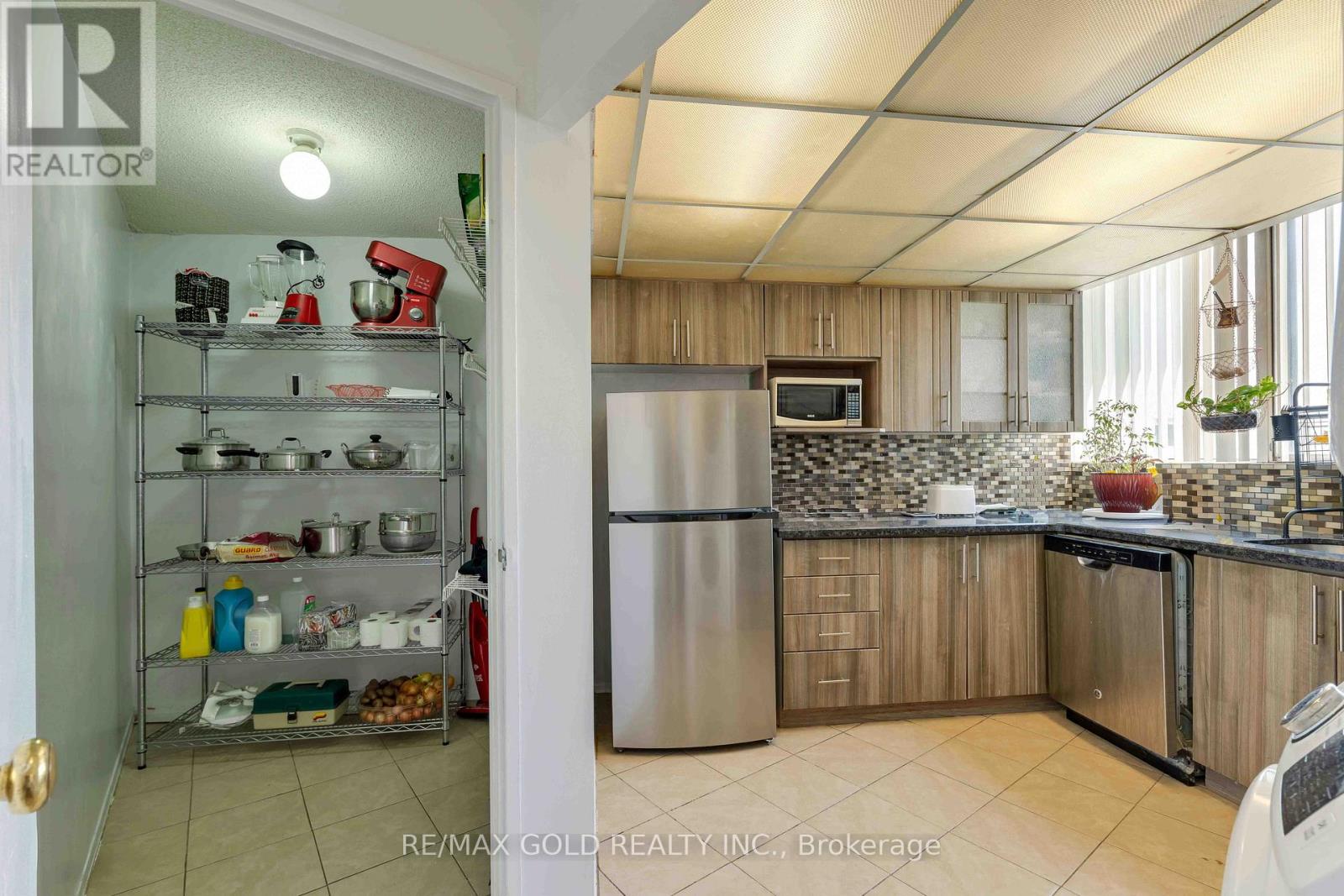 #2101 3700 KANEFF CRESCENT - 20