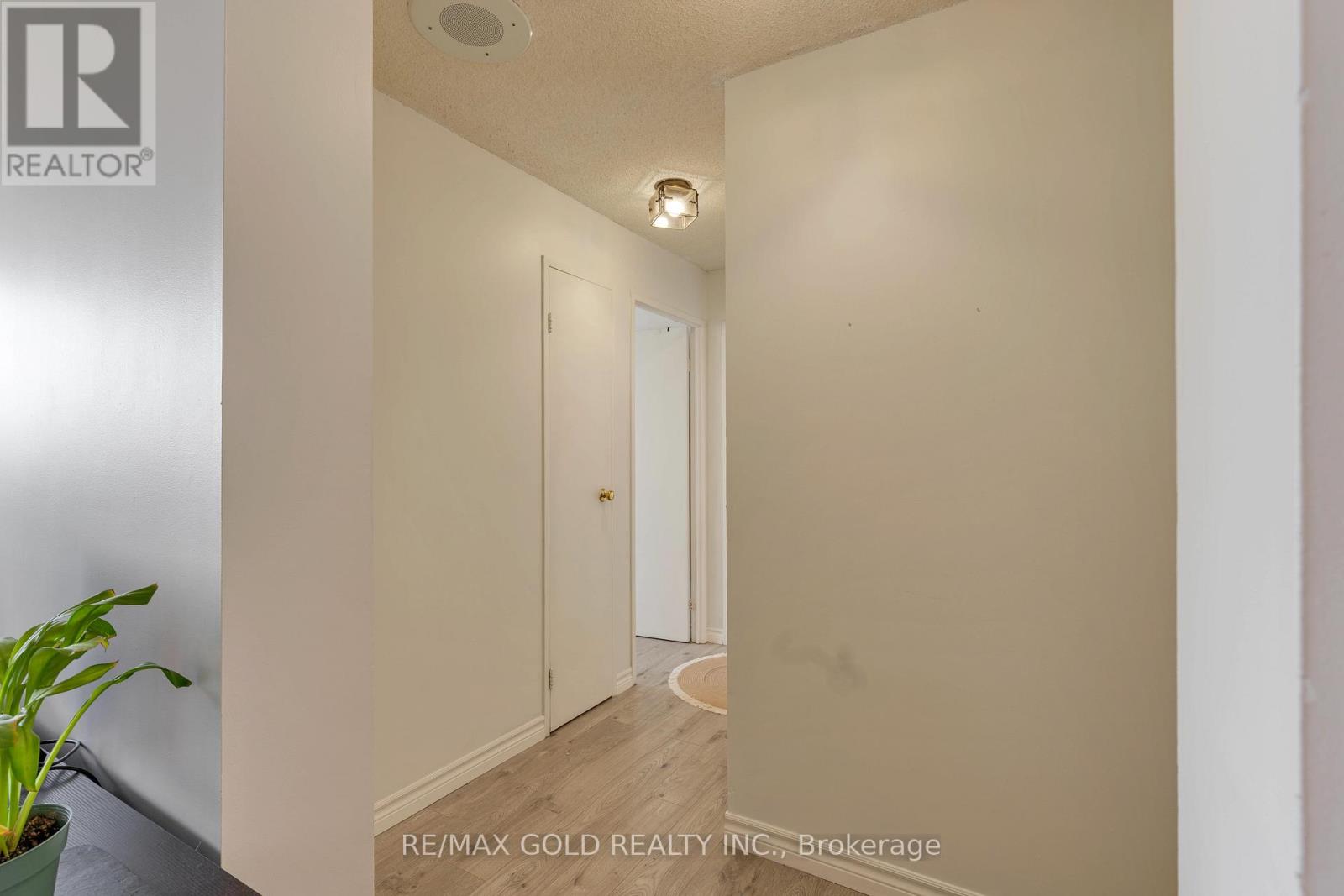 #2101 3700 KANEFF CRESCENT - 23