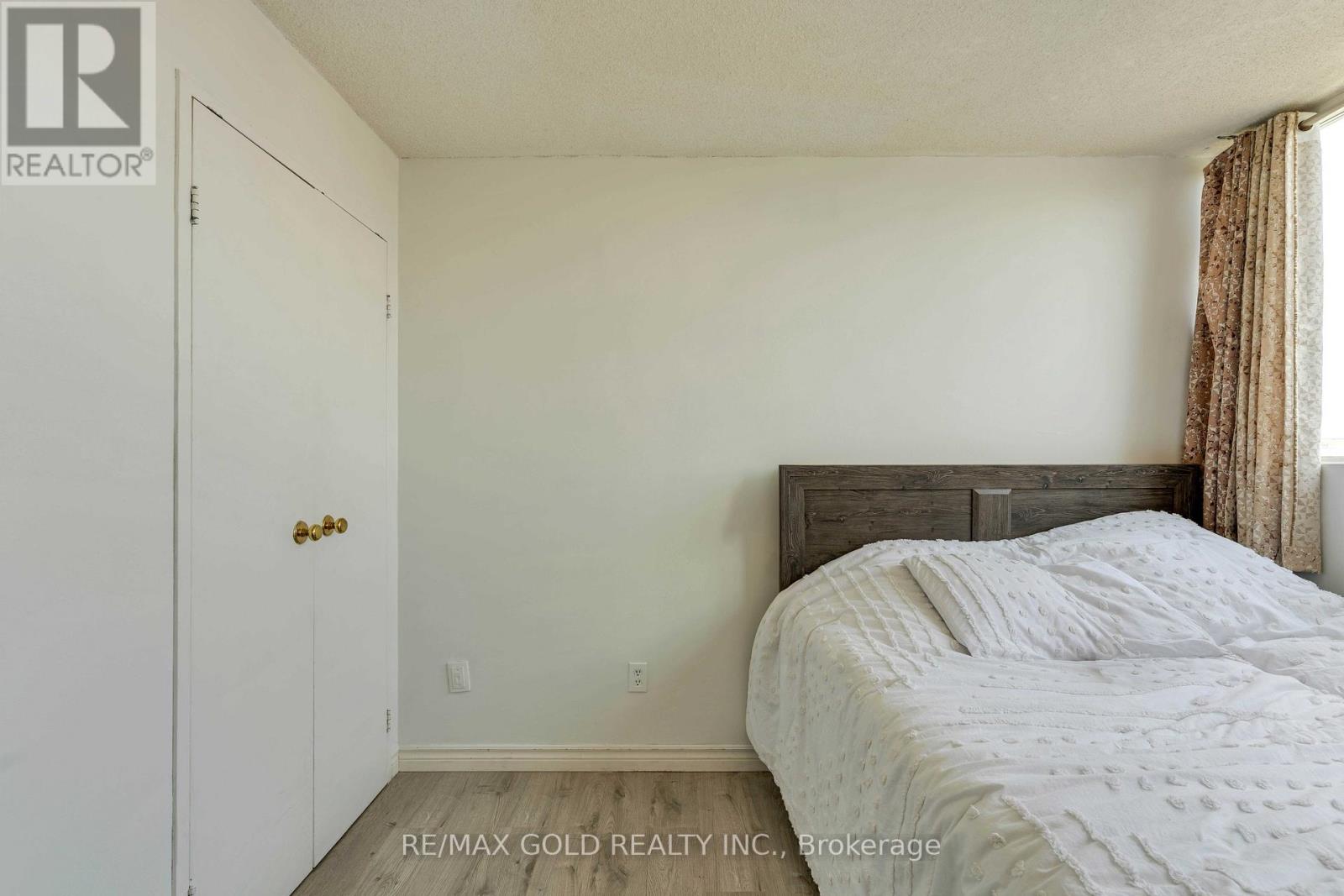 #2101 3700 KANEFF CRESCENT - 28