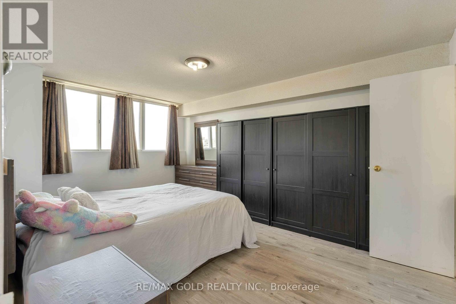 #2101 3700 KANEFF CRESCENT - 29