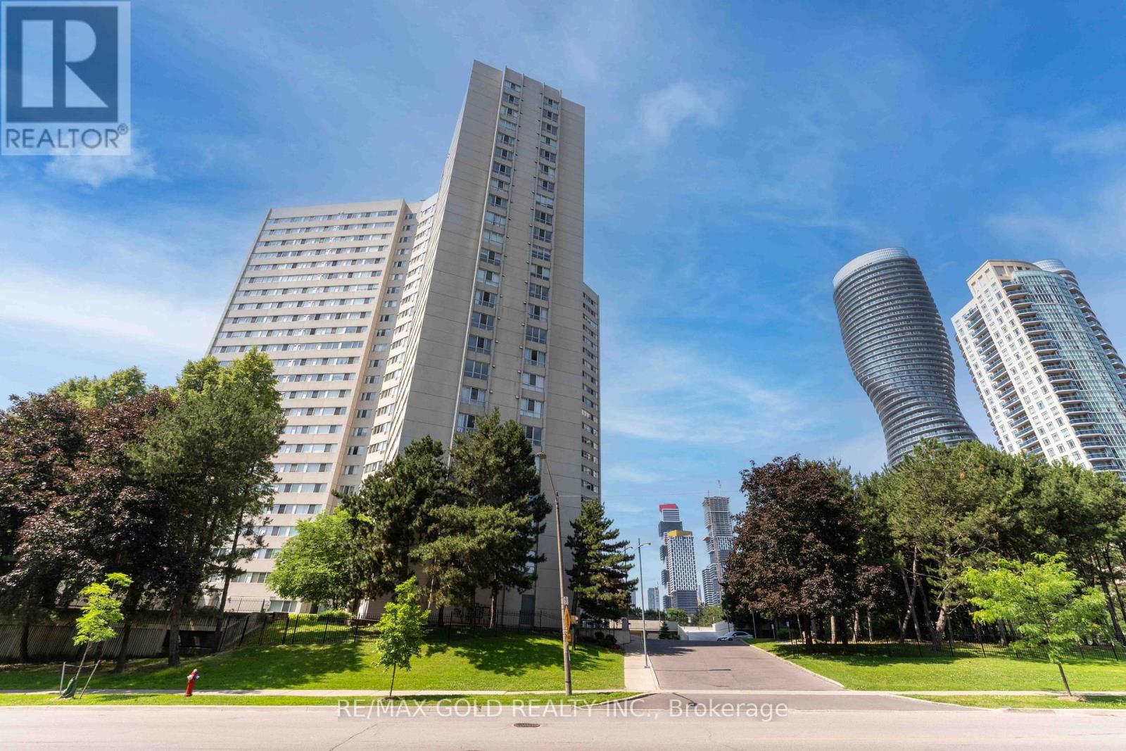 #2101 3700 KANEFF CRESCENT - 35