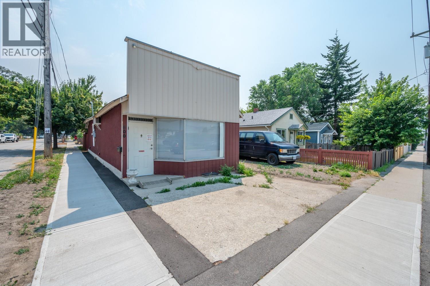 600 WADE Avenue W - 1