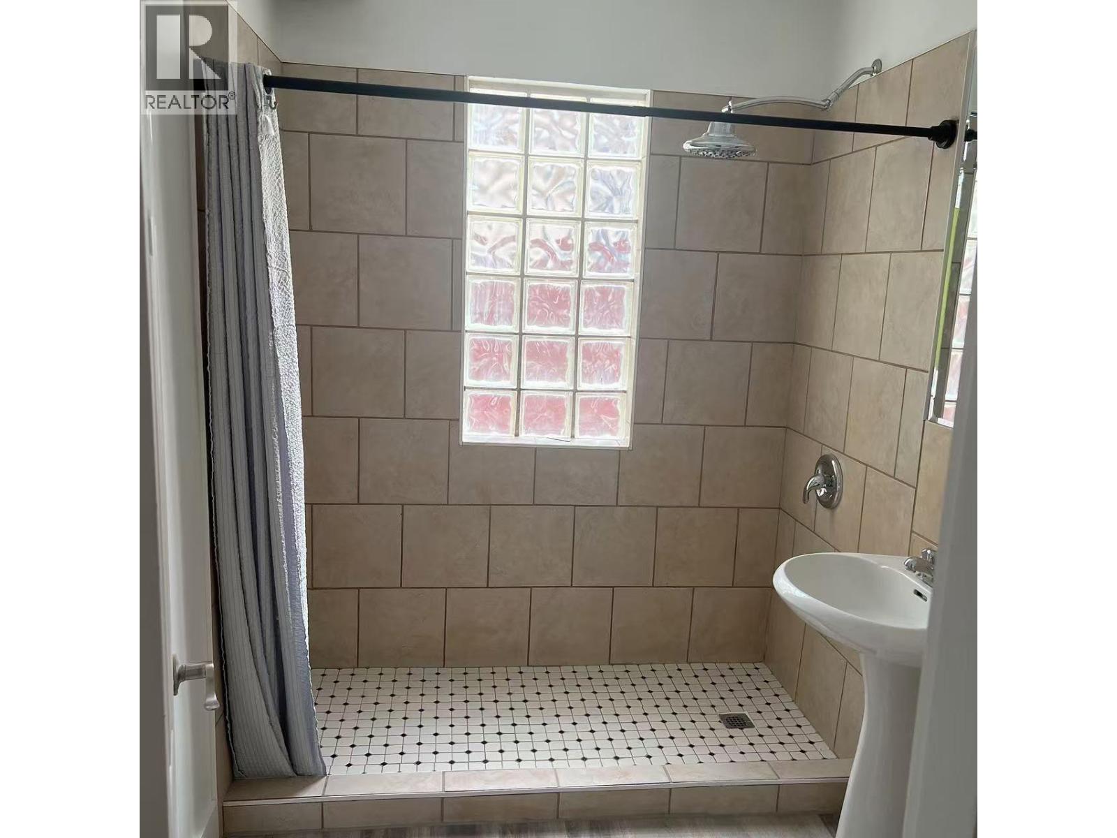 600 WADE Avenue W - 23