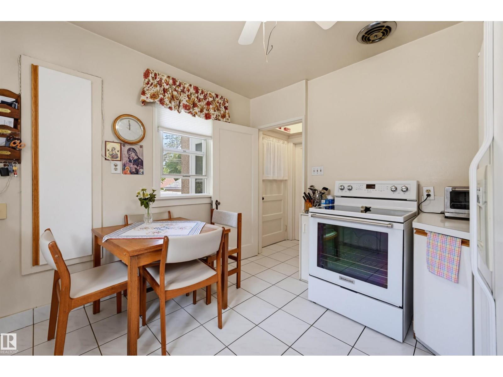 10932 88 AV NW — photo 12