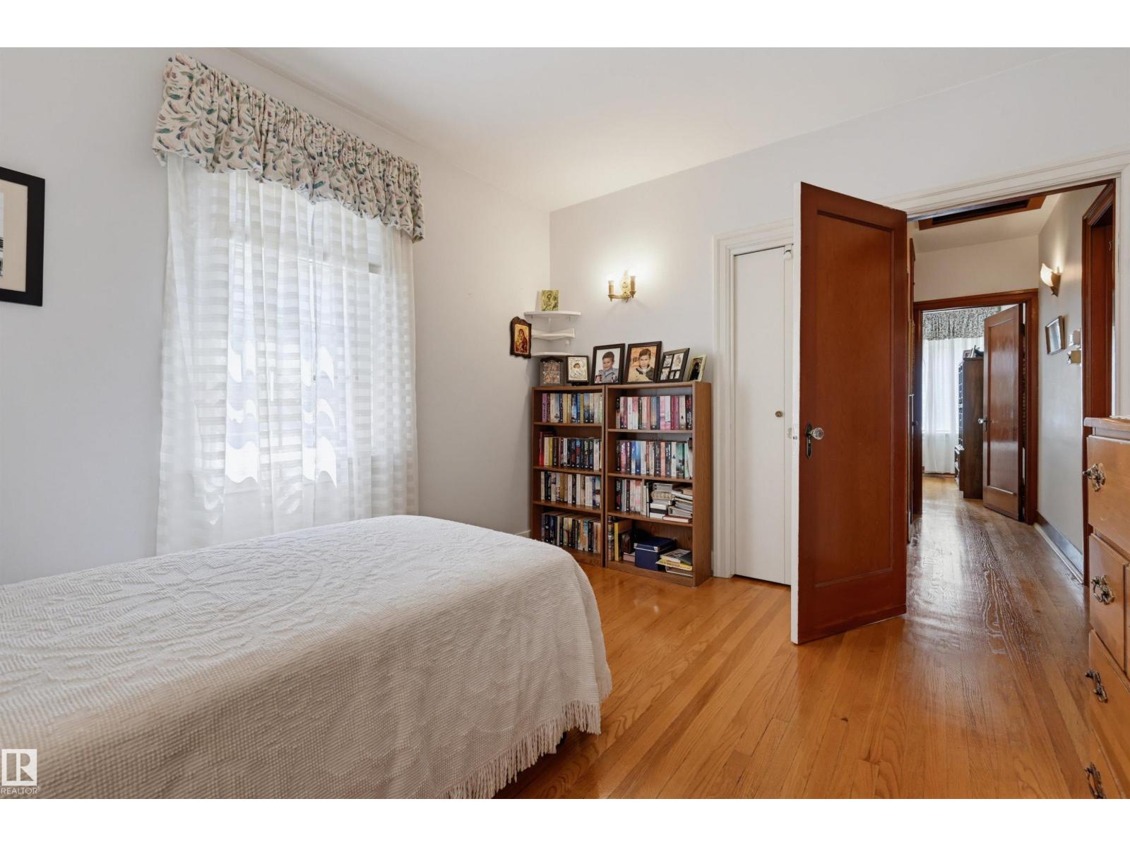 10932 88 AV NW — photo 21