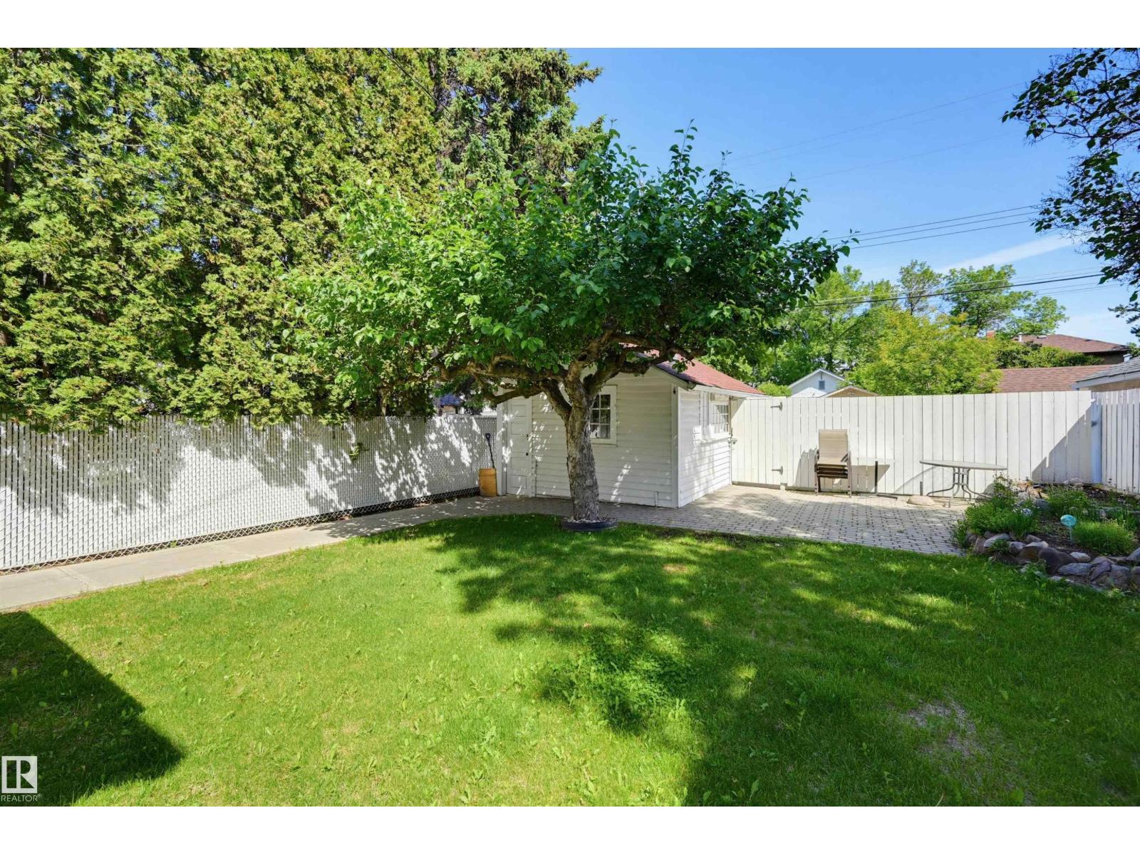 10932 88 AV NW — photo 33