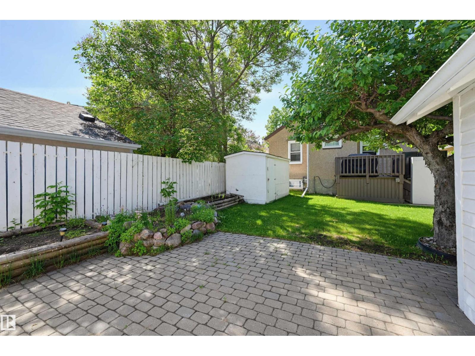 10932 88 AV NW — photo 35