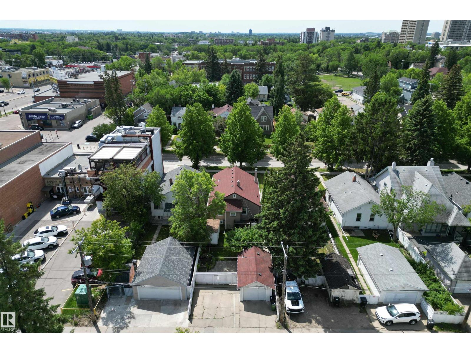 10932 88 AV NW — photo 37