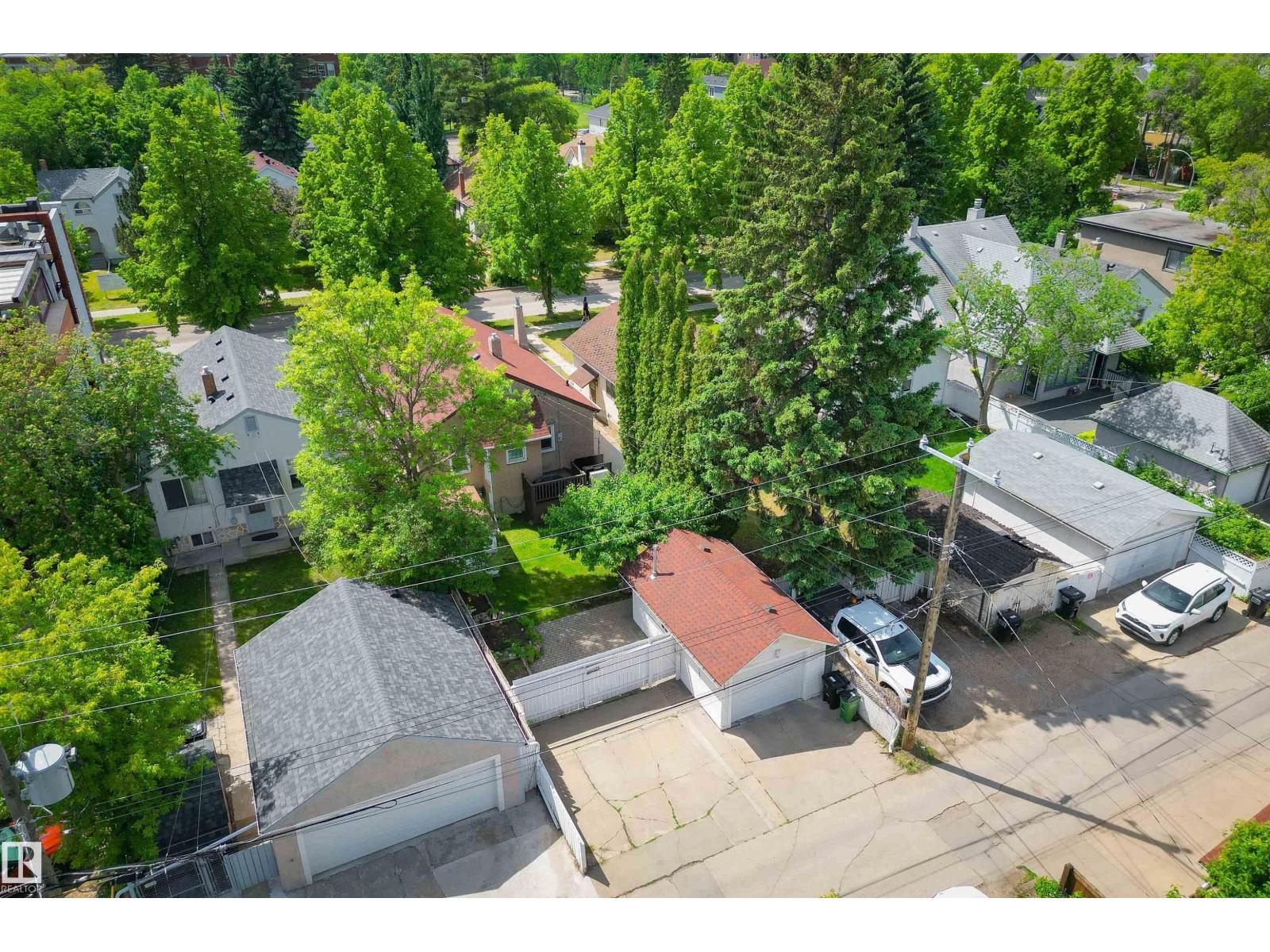 10932 88 AV NW — photo 39