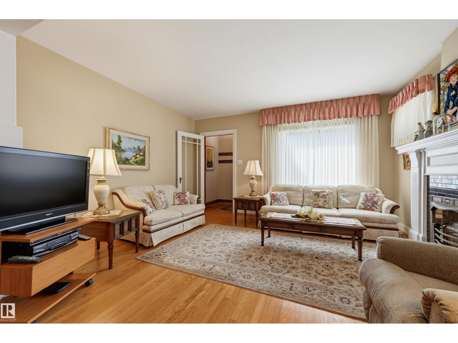 10932 88 AV NW - photo 5