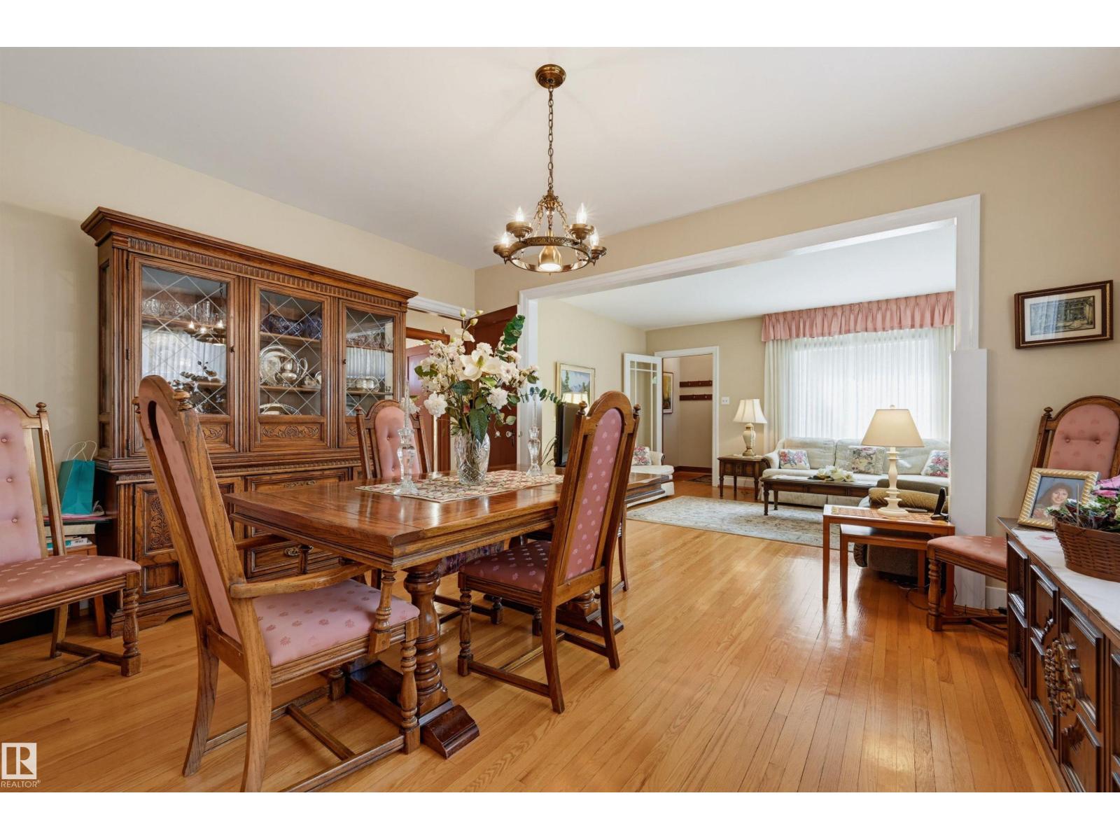 10932 88 AV NW — photo 9