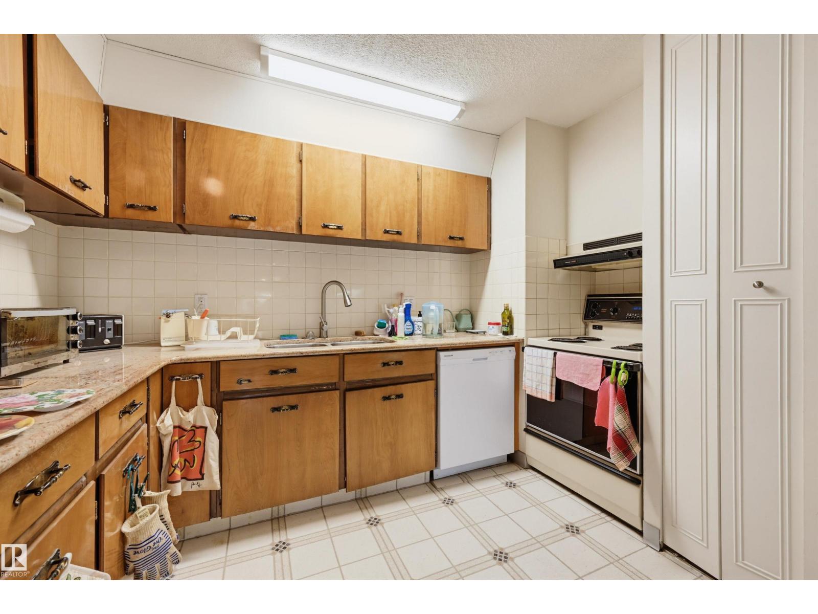 #903 10160 115 ST NW - 12
