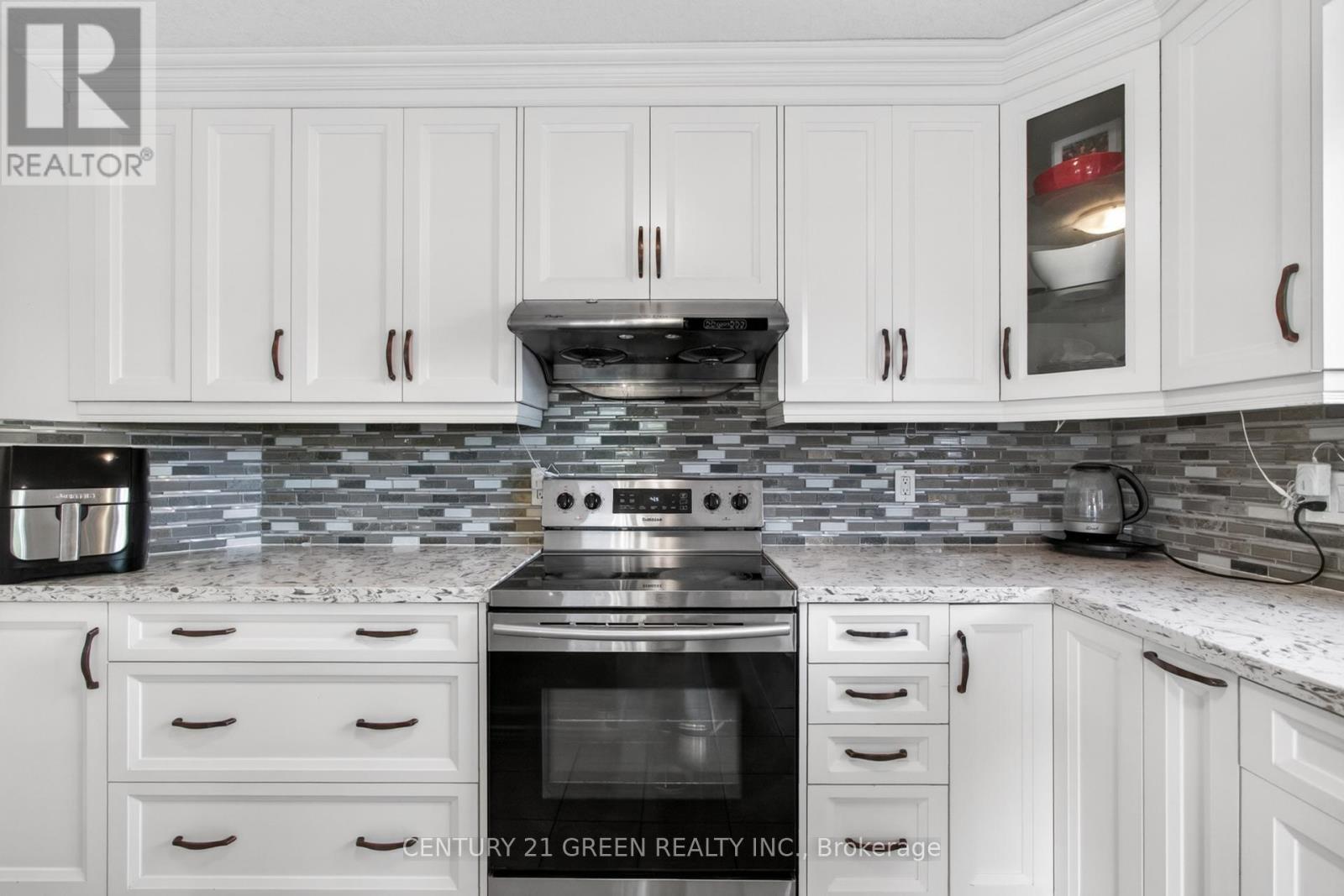 21 HAWKSWOOD DRIVE - 16