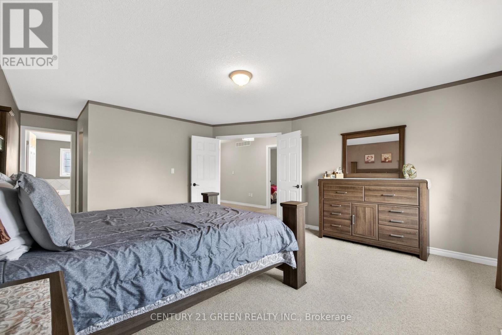 21 HAWKSWOOD DRIVE - 32