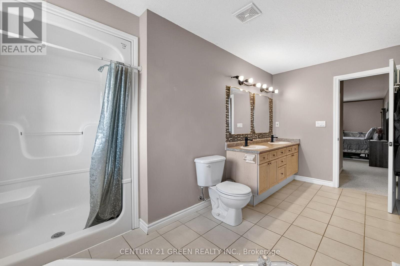 21 HAWKSWOOD DRIVE - 35