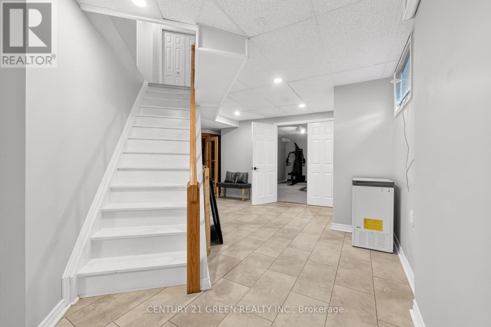 21 HAWKSWOOD DRIVE - 36