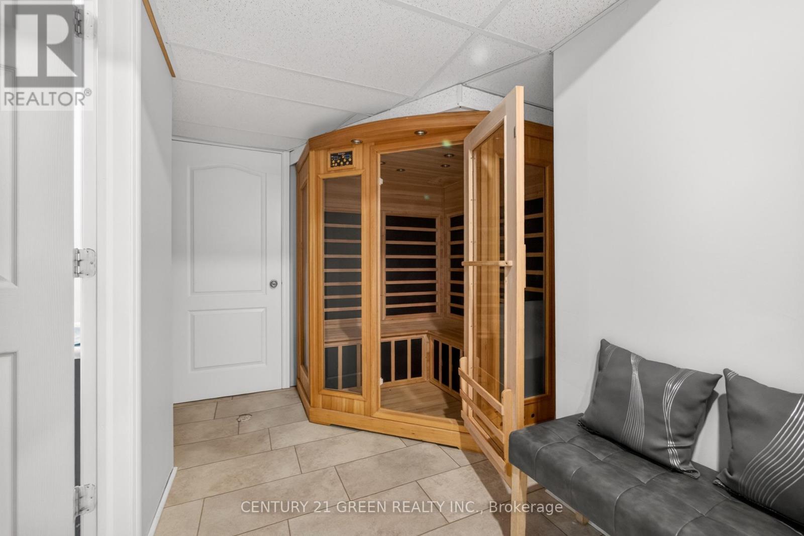 21 HAWKSWOOD DRIVE - 37