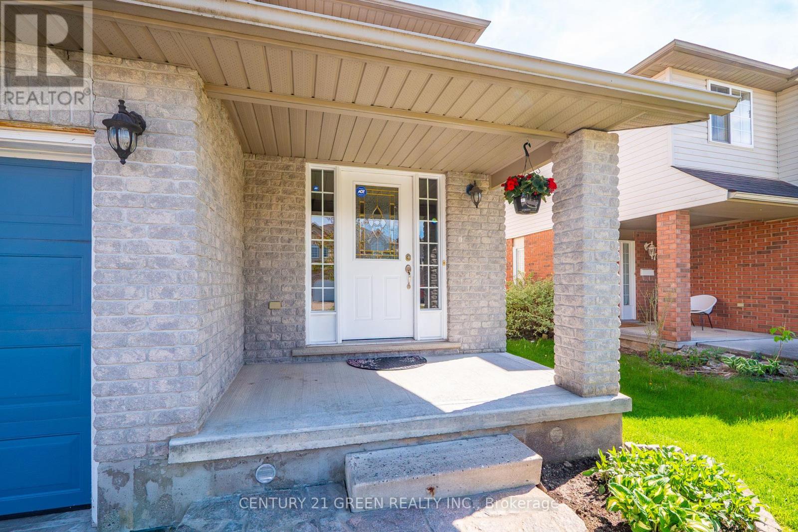 21 HAWKSWOOD DRIVE - 4