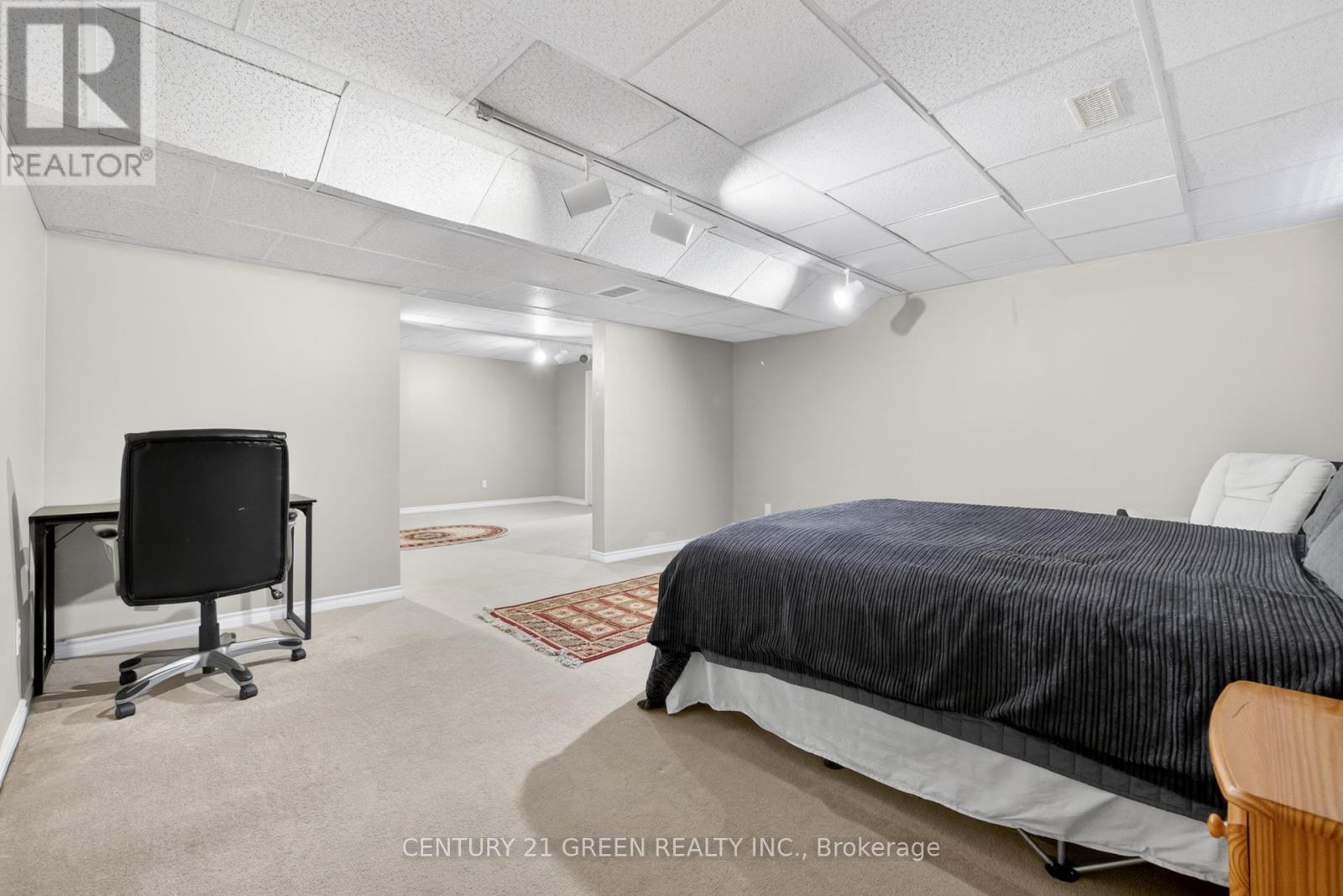 21 HAWKSWOOD DRIVE - 42