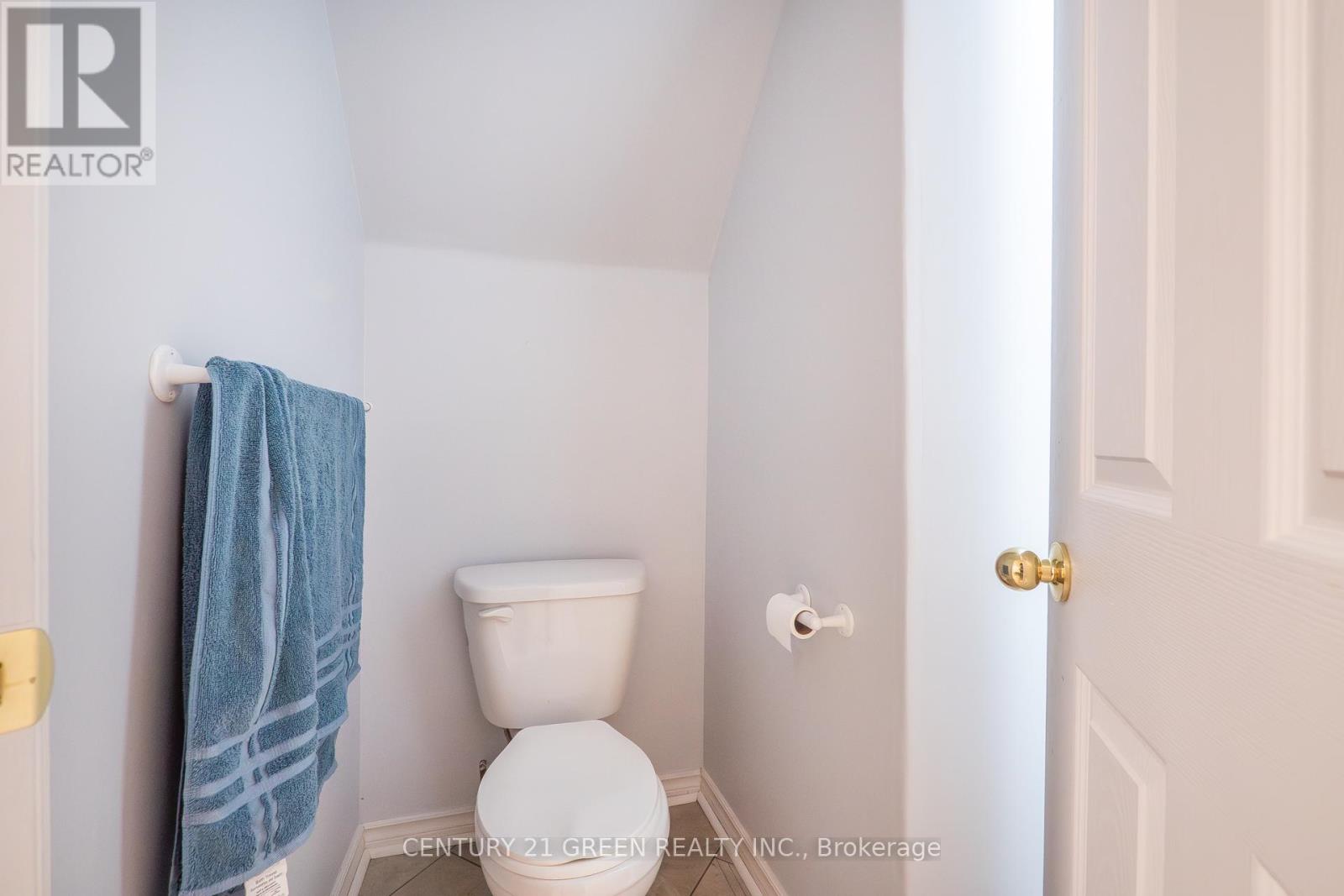 21 HAWKSWOOD DRIVE - 44