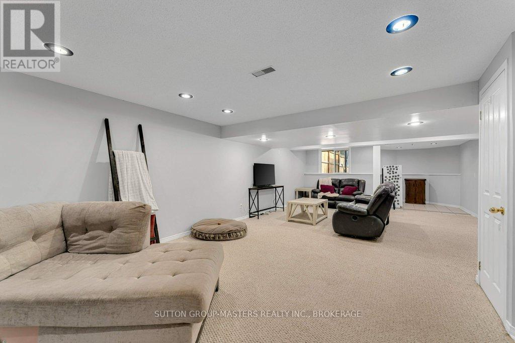118 SIR JOHN JOHNSON DRIVE - 35