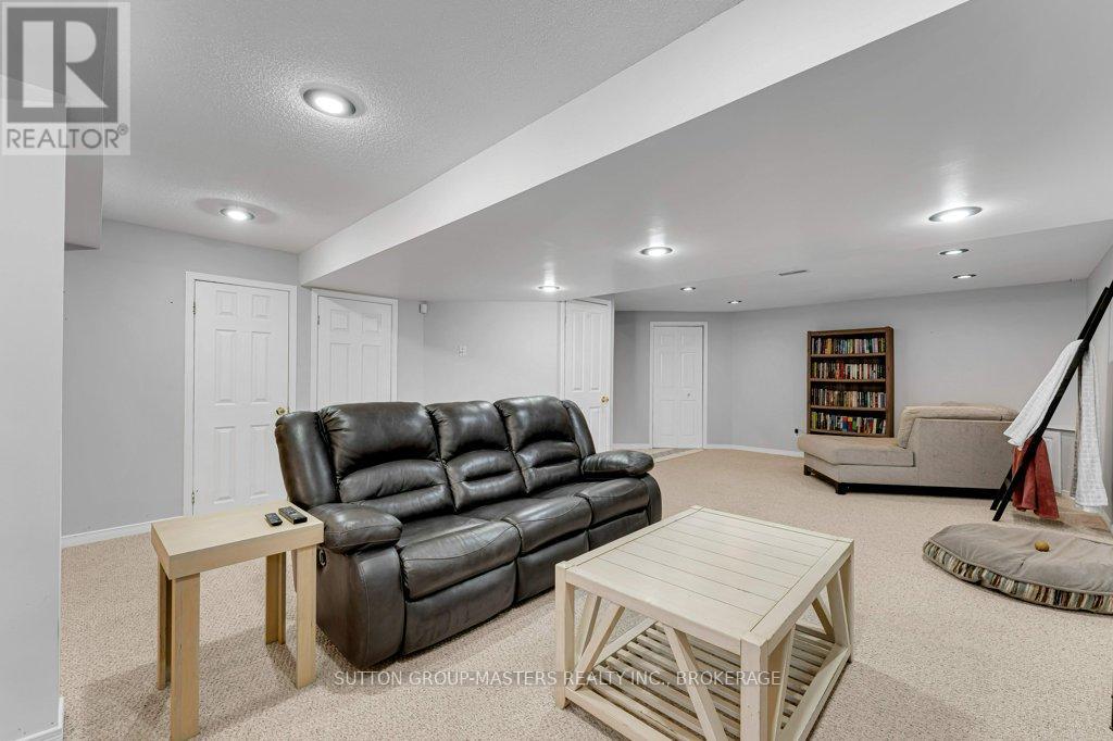 118 SIR JOHN JOHNSON DRIVE - 36