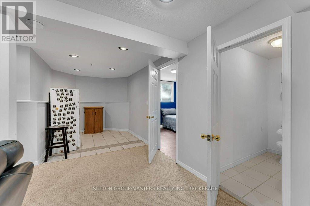 118 SIR JOHN JOHNSON DRIVE - 38