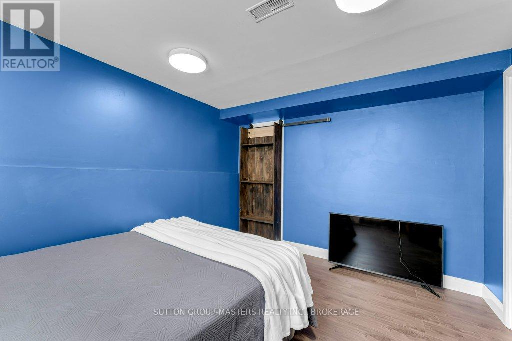 118 SIR JOHN JOHNSON DRIVE - 41