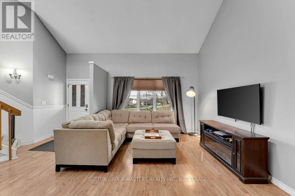 118 SIR JOHN JOHNSON DRIVE - 6