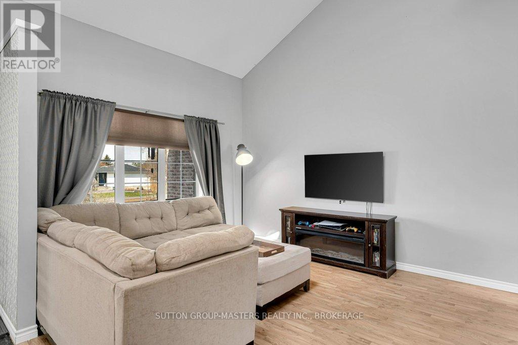 118 SIR JOHN JOHNSON DRIVE - 7