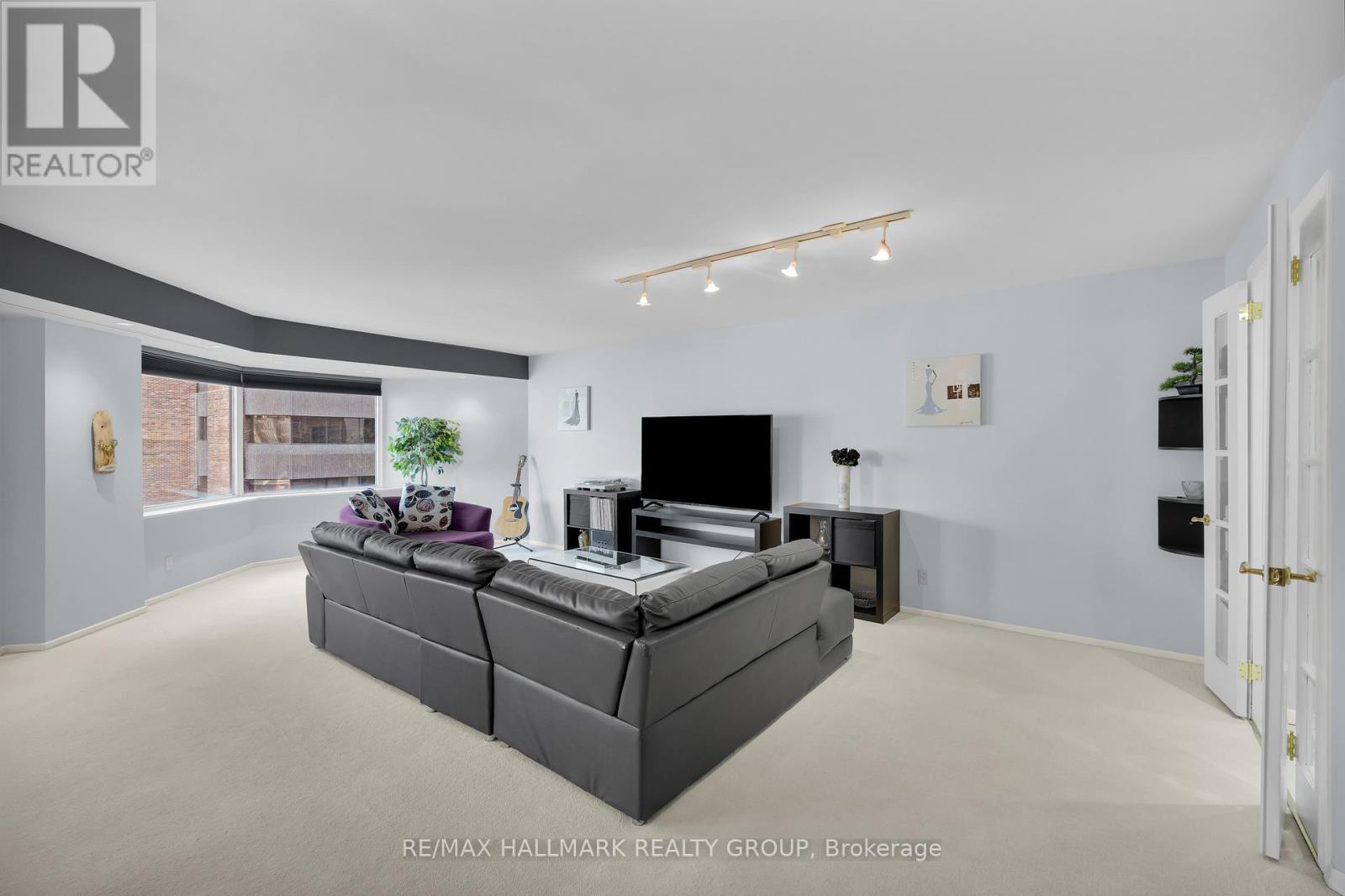 #810 151 BAY STREET - 13