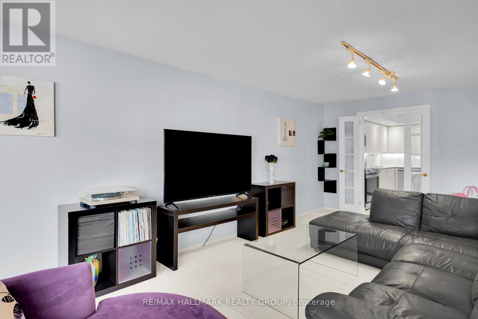 #810 151 BAY STREET - 15
