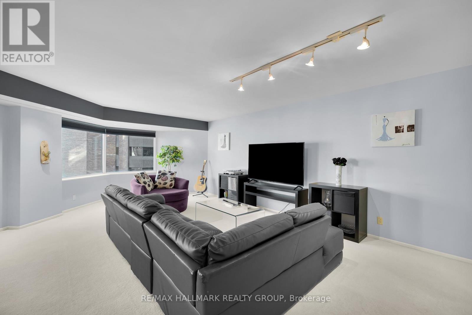 #810 151 BAY STREET - 17