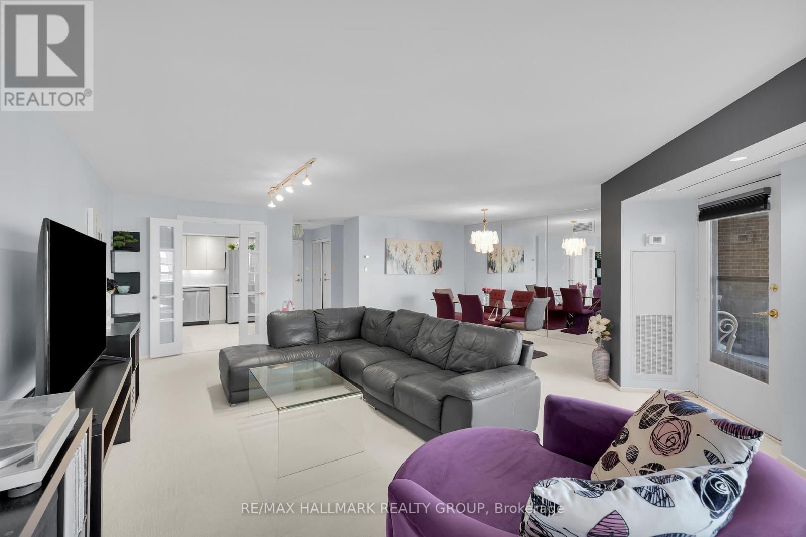 #810 151 BAY STREET - 19