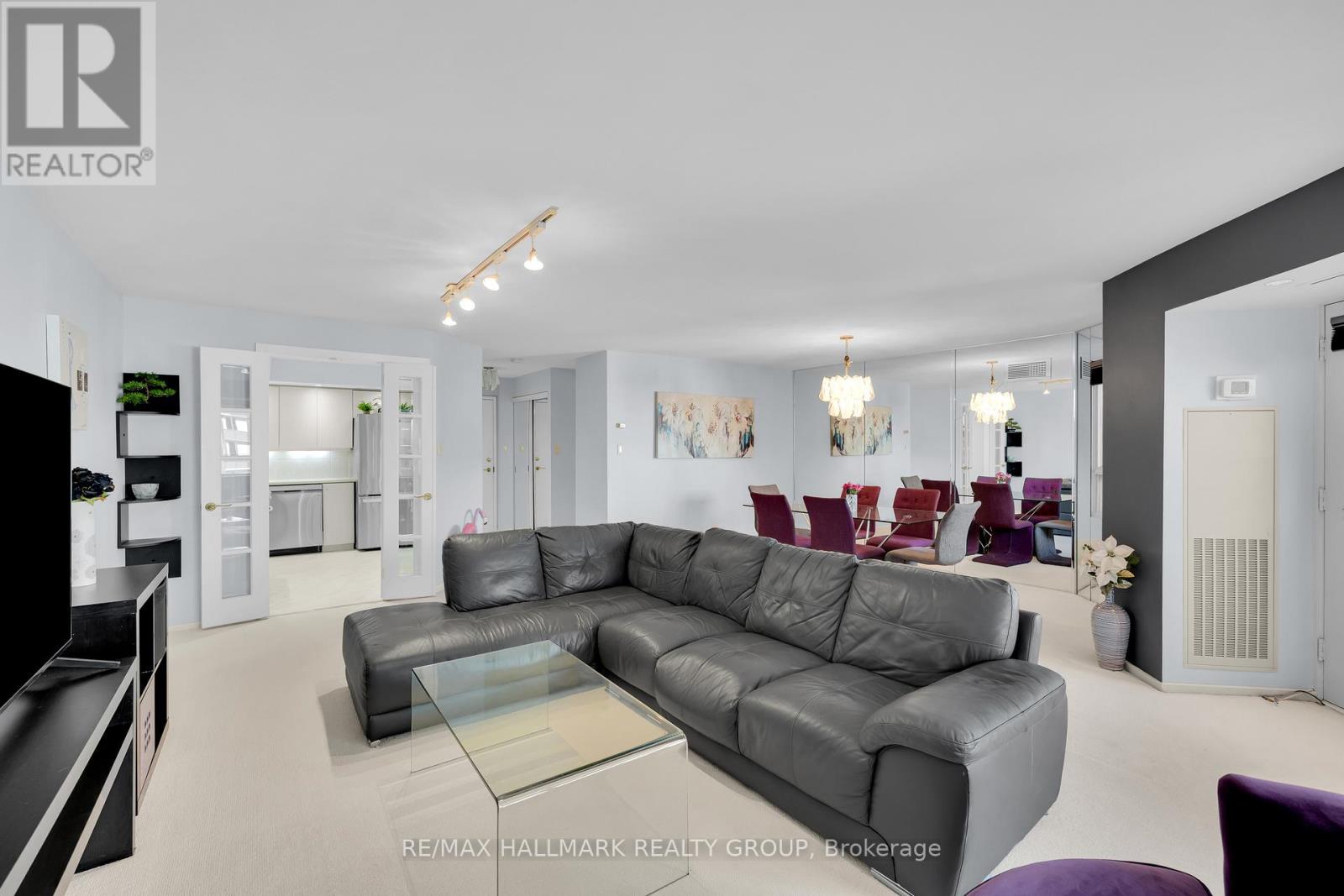#810 151 BAY STREET - 20