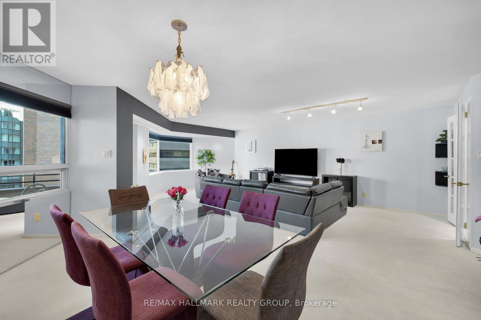 #810 151 BAY STREET - 24
