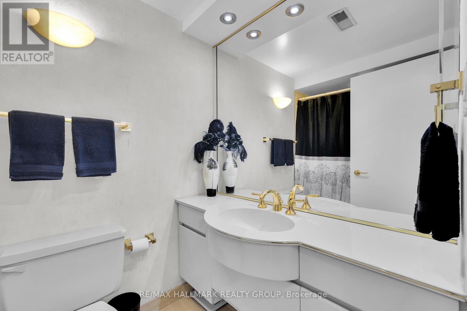 #810 151 BAY STREET - 28