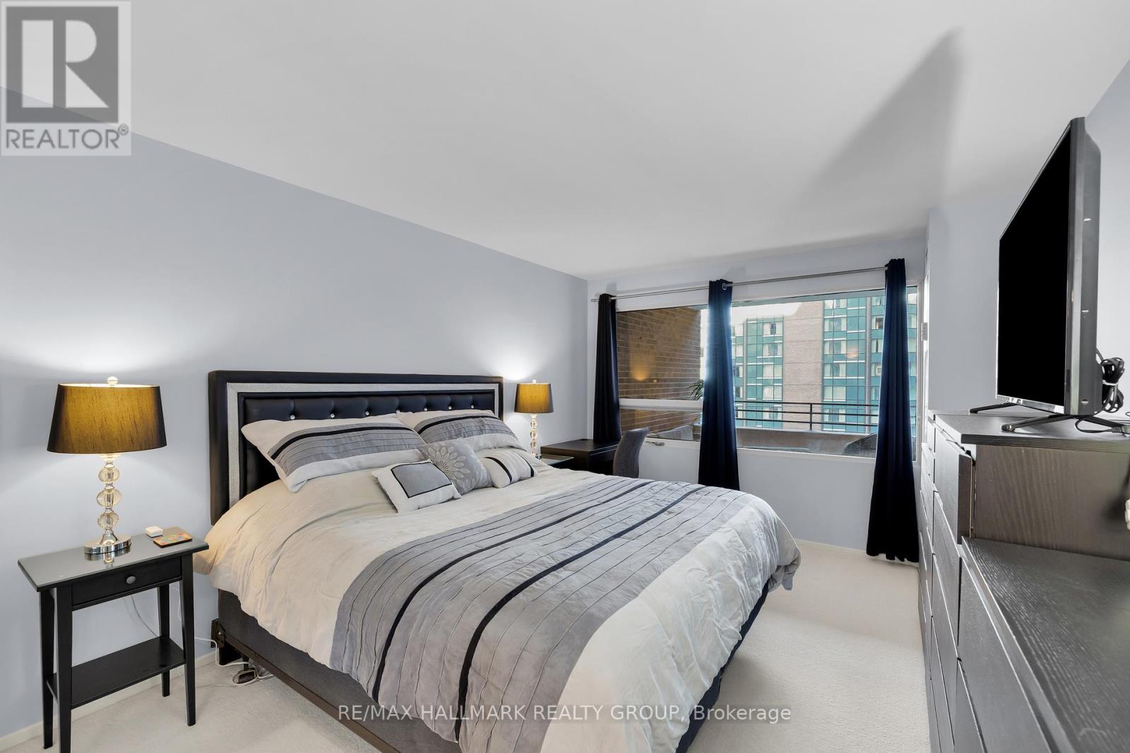 #810 151 BAY STREET - 29