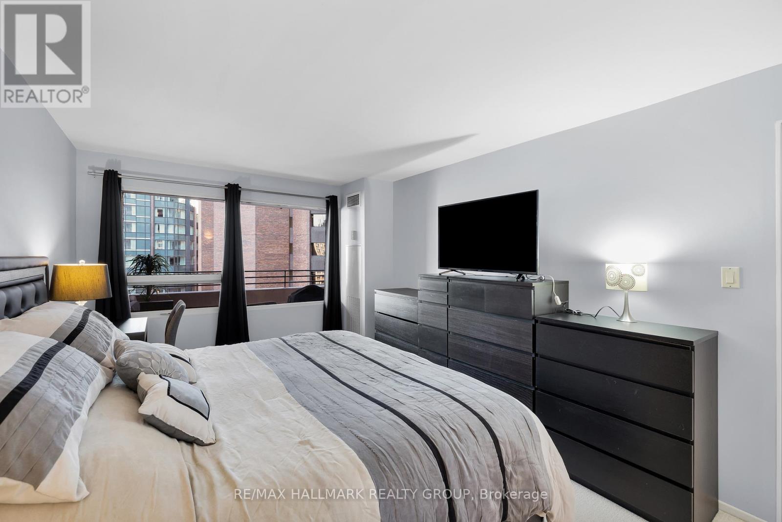 #810 151 BAY STREET - 31