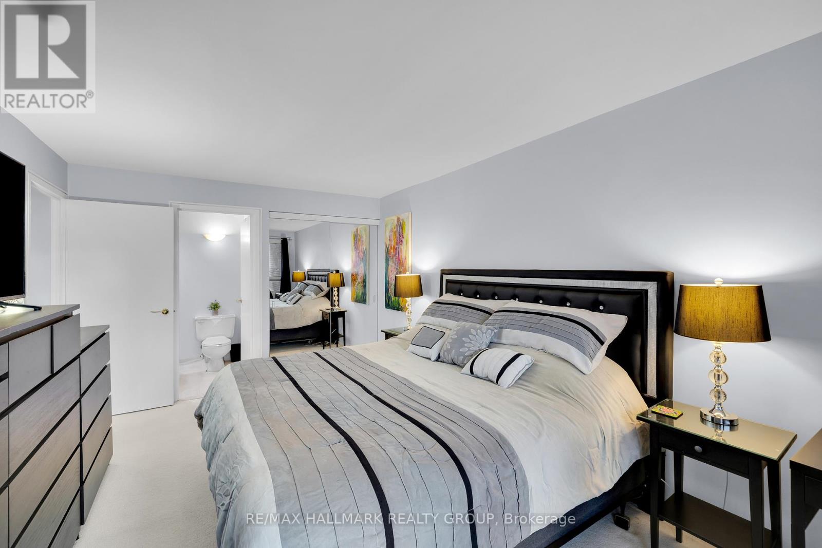 #810 151 BAY STREET - 32