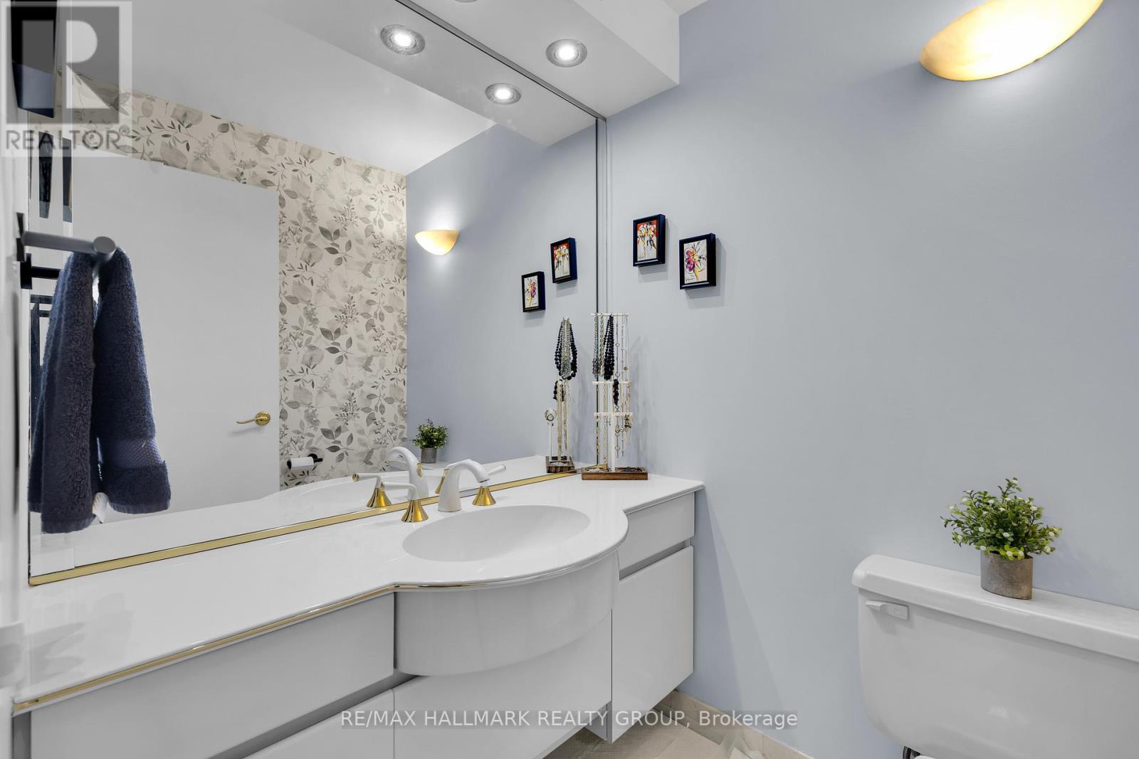 #810 151 BAY STREET - 33