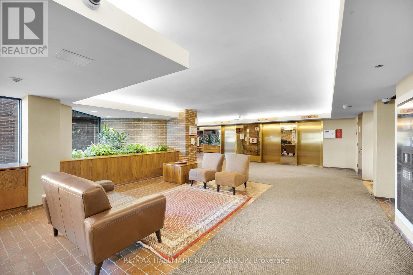 #810 151 BAY STREET - 4