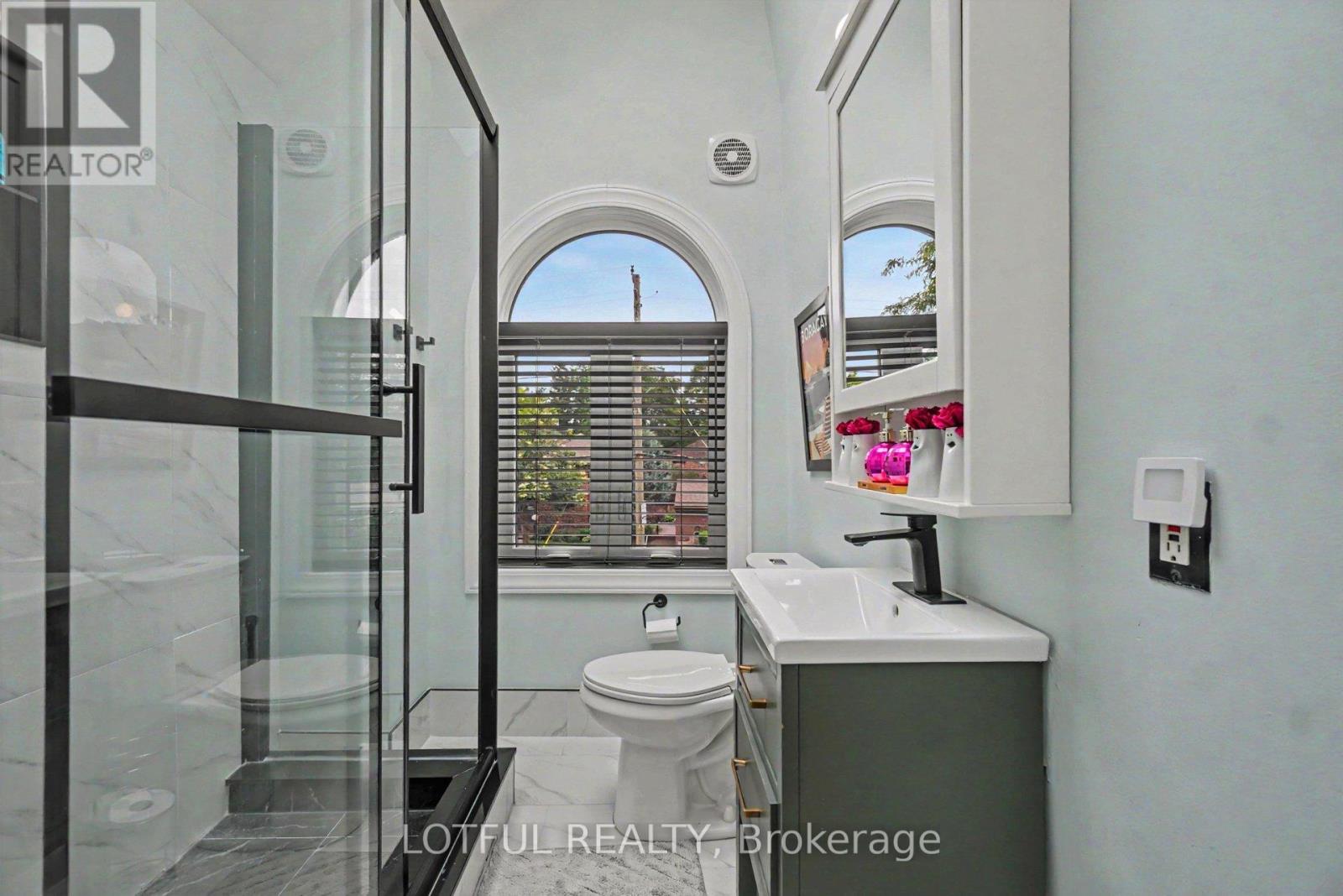 House for Rent in Ottawa – 1 – 518 HILSON AVENUE, Ottawa – By Peter Sagos - Image 16