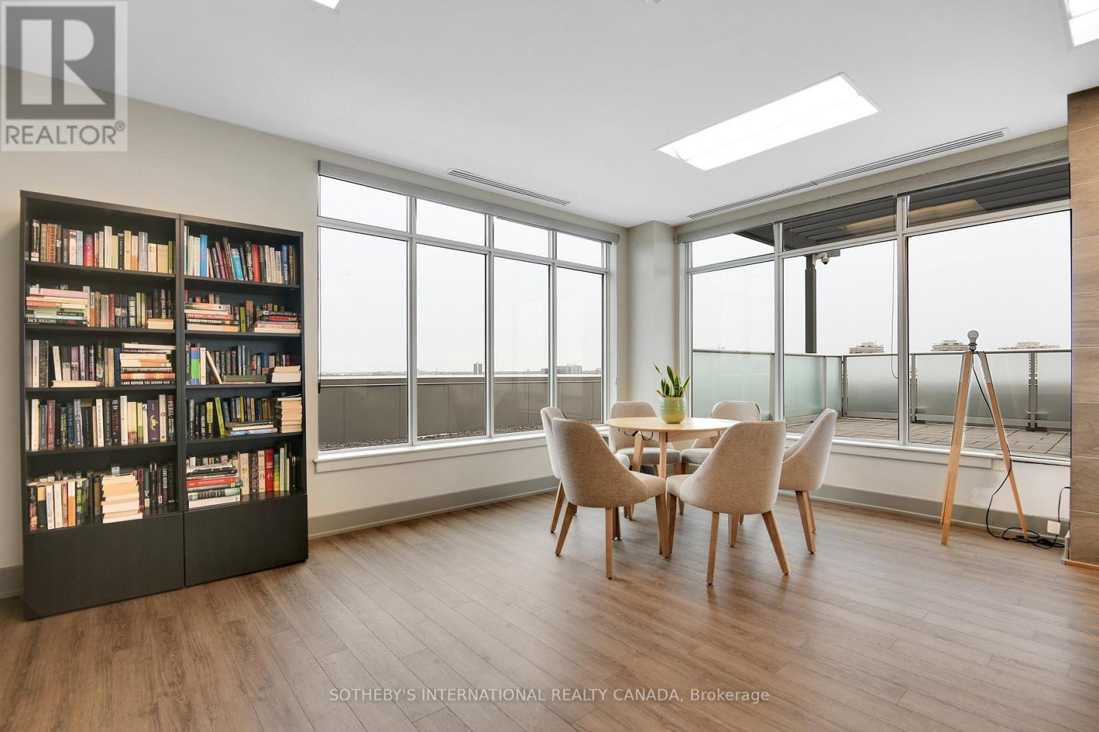 #314 7 MARQUETTE AVENUE - 27