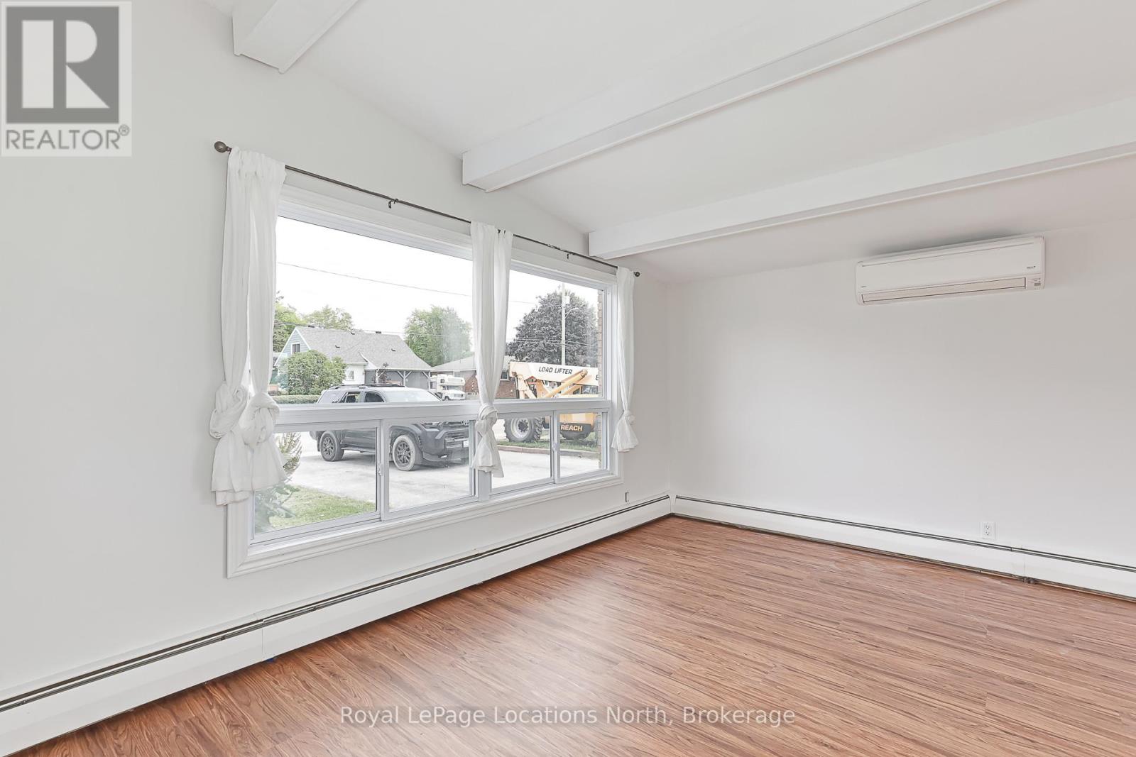 594 OAK STREET - 17