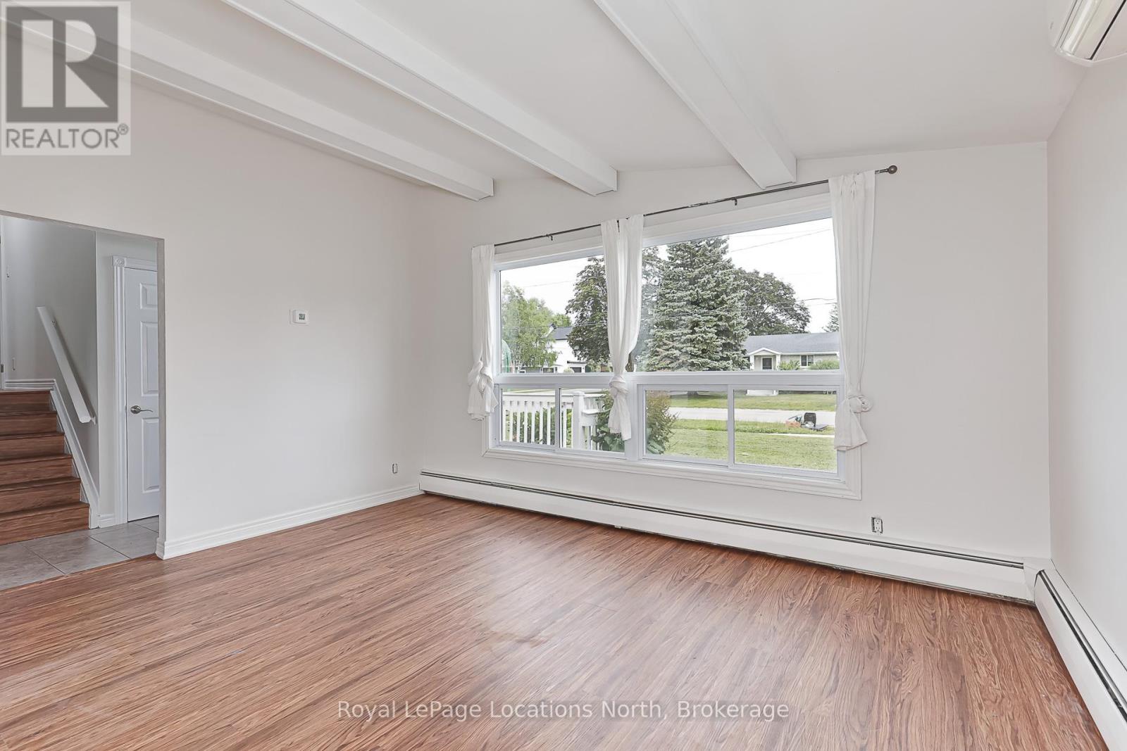 594 OAK STREET - 16