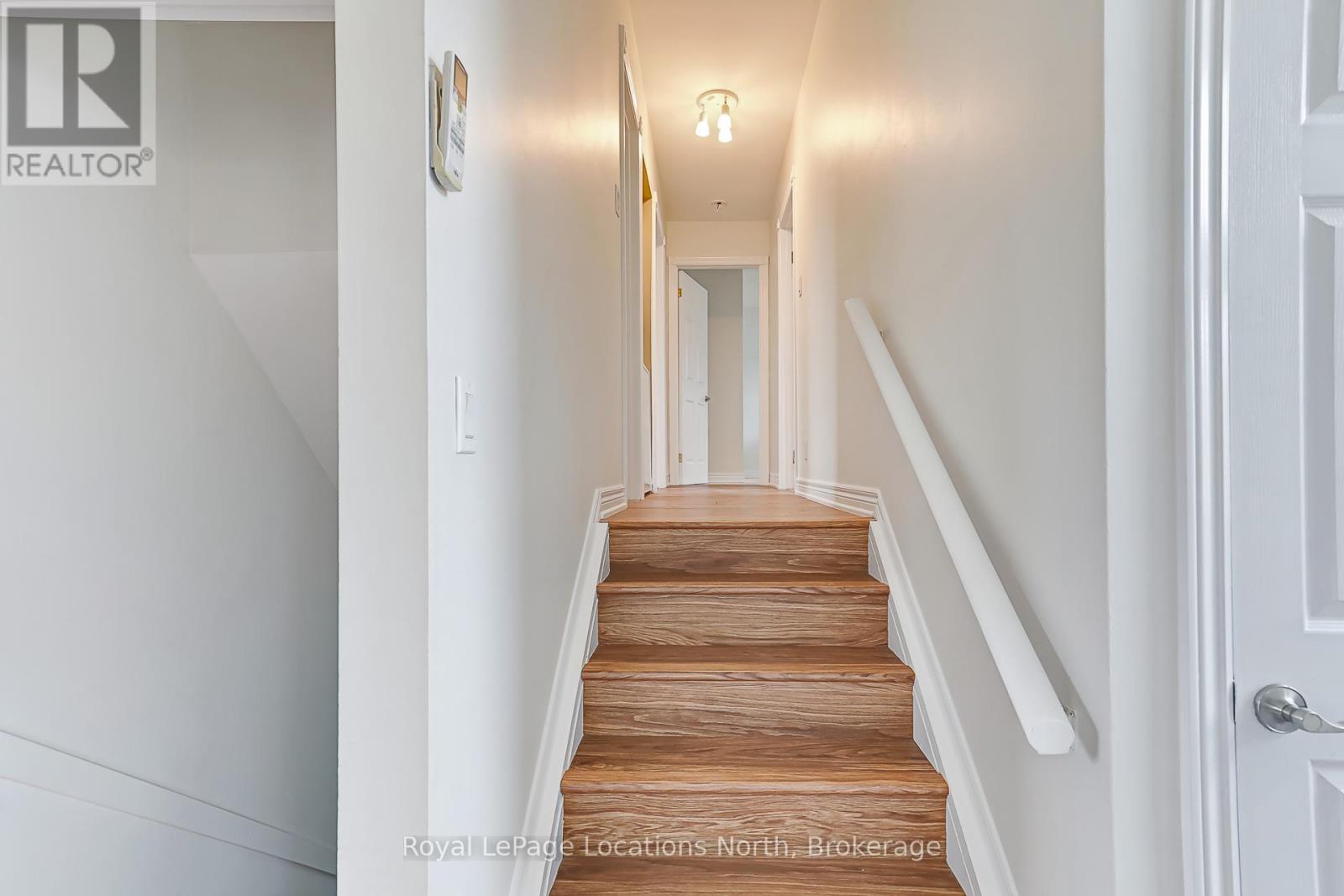 594 OAK STREET - 20