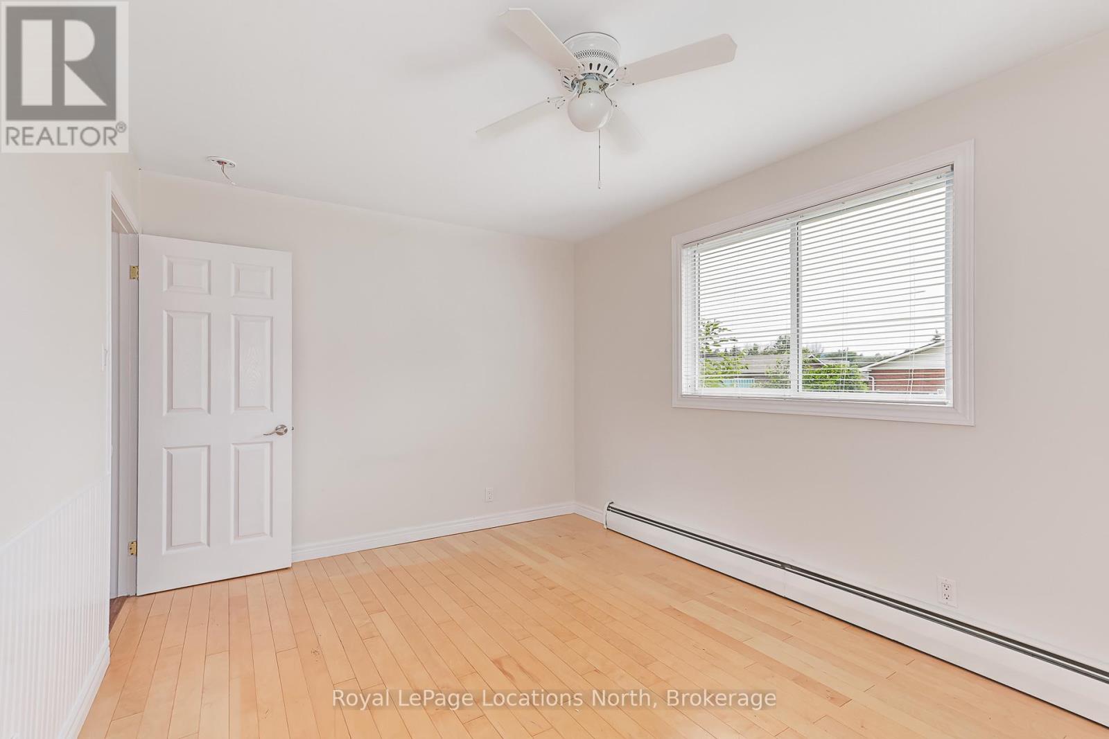 594 OAK STREET - 25