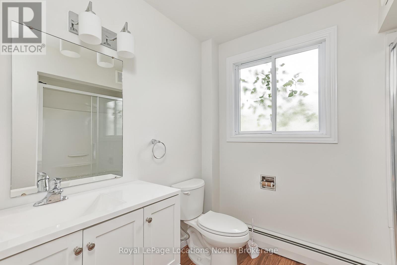 594 OAK STREET - 31