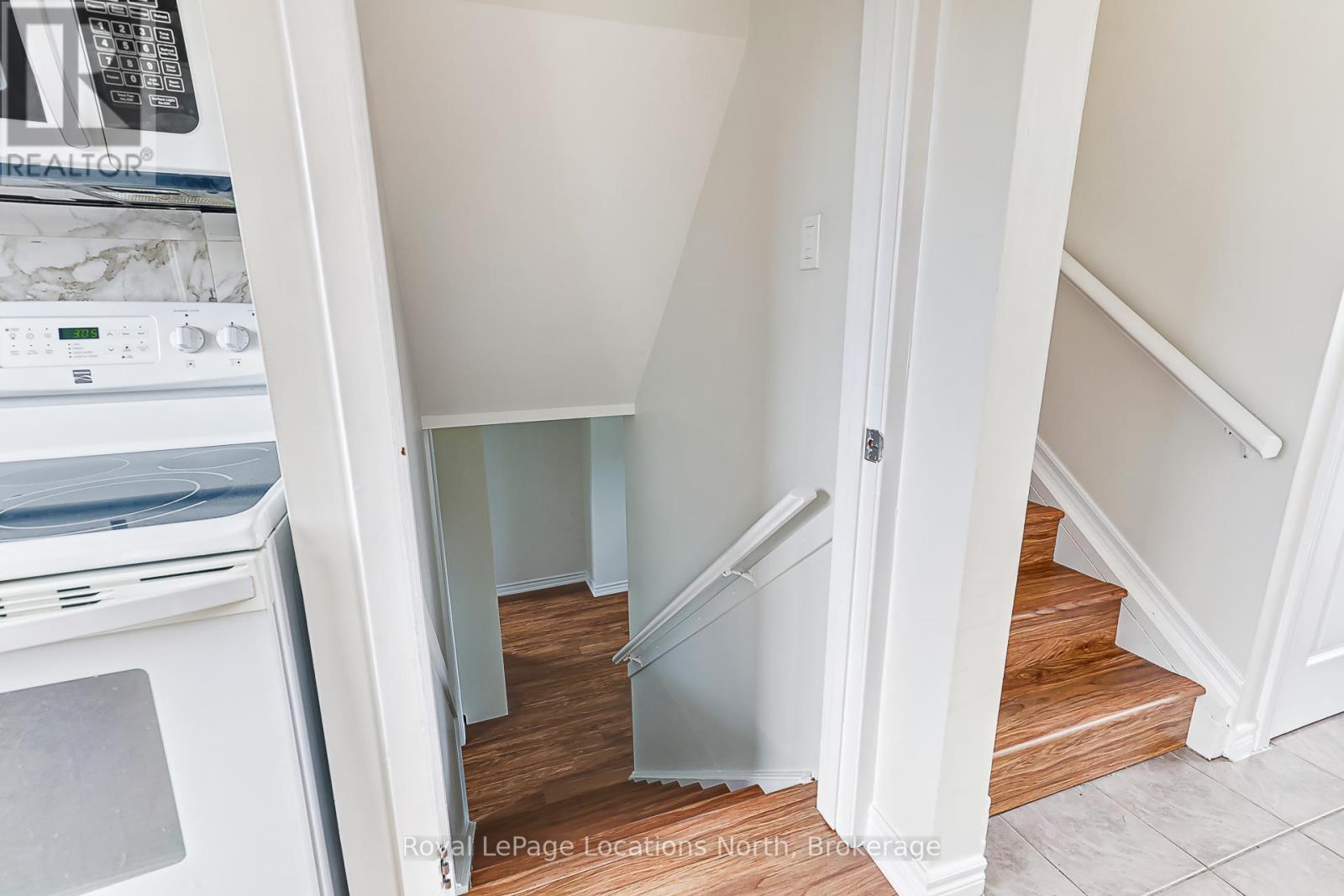 594 OAK STREET - 34